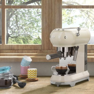 smeg-espresso-kaffeemachine-creme-massives-wohnen-schulte-luedenscheid